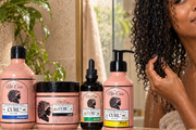 Gama completa CurlyPlus en uso con Mask Sans Rinçage en su forma correcta
