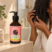 Gel CurlyPlus en uso real para definir el cabello rizado